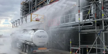 schuimsproeier-in-een-industriele-omgeving